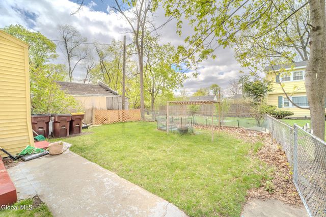10 Idlewild Park, Colonie, NY 12189