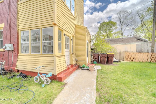 10 Idlewild Park, Colonie, NY 12189