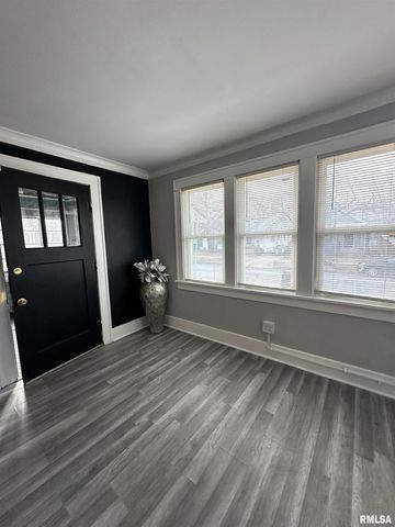 2116 N PEORIA Avenue, Peoria, IL 61604