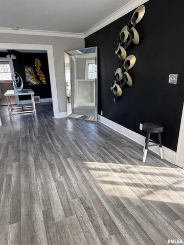 2116 N PEORIA Avenue, Peoria, IL 61604