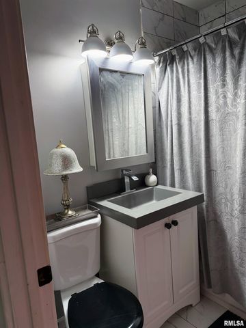 2116 N PEORIA Avenue, Peoria, IL 61604