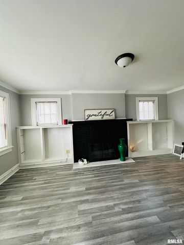 2116 N PEORIA Avenue, Peoria, IL 61604