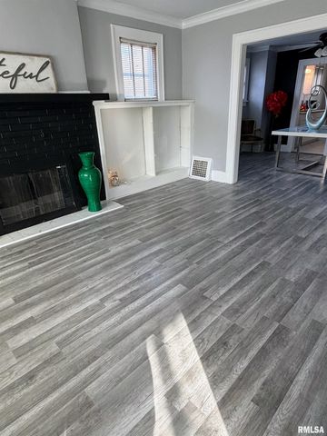 2116 N PEORIA Avenue, Peoria, IL 61604