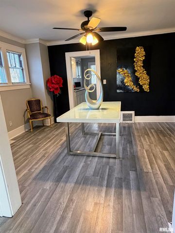 2116 N PEORIA Avenue, Peoria, IL 61604