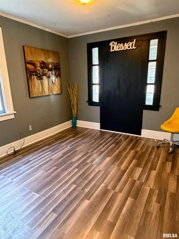 2116 N PEORIA Avenue, Peoria, IL 61604