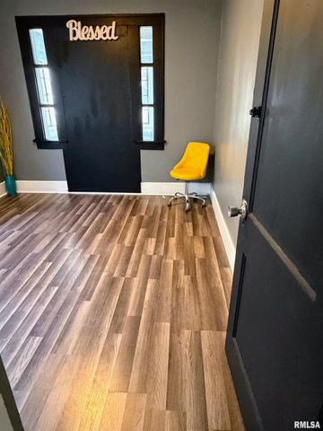 2116 N PEORIA Avenue, Peoria, IL 61604