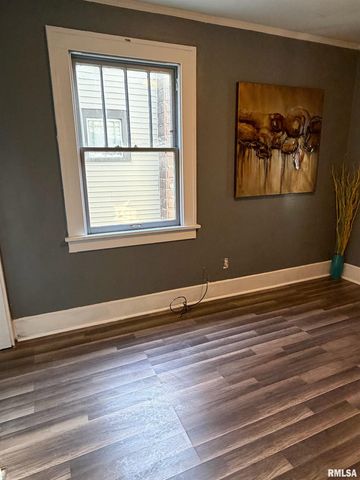 2116 N PEORIA Avenue, Peoria, IL 61604