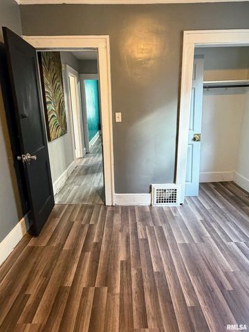 2116 N PEORIA Avenue, Peoria, IL 61604