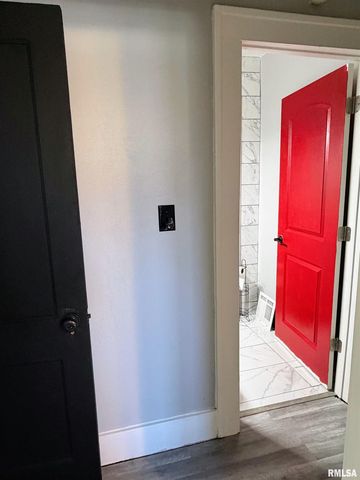 2116 N PEORIA Avenue, Peoria, IL 61604