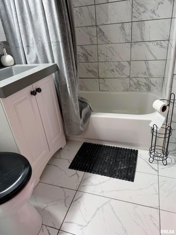 2116 N PEORIA Avenue, Peoria, IL 61604