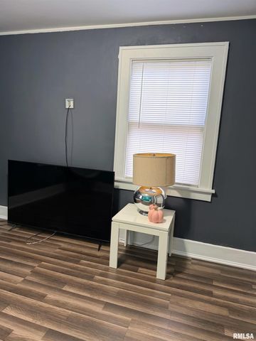 2116 N PEORIA Avenue, Peoria, IL 61604