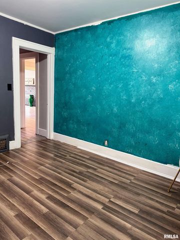 2116 N PEORIA Avenue, Peoria, IL 61604