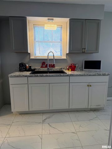 2116 N PEORIA Avenue, Peoria, IL 61604