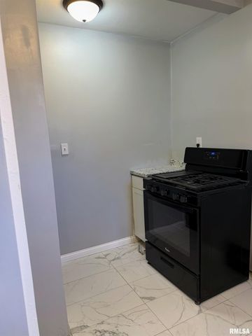 2116 N PEORIA Avenue, Peoria, IL 61604