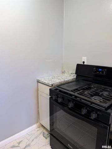 2116 N PEORIA Avenue, Peoria, IL 61604