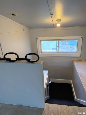 2116 N PEORIA Avenue, Peoria, IL 61604