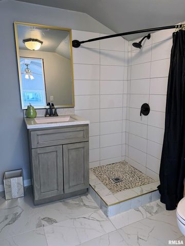 2116 N PEORIA Avenue, Peoria, IL 61604