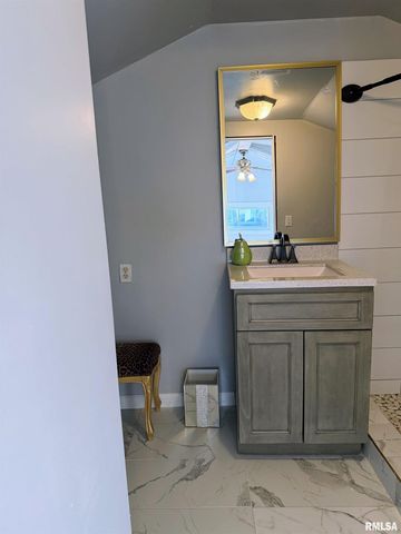 2116 N PEORIA Avenue, Peoria, IL 61604