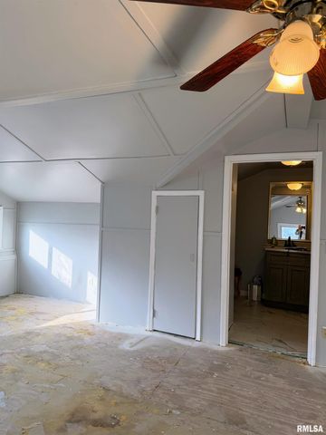 2116 N PEORIA Avenue, Peoria, IL 61604