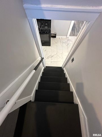 2116 N PEORIA Avenue, Peoria, IL 61604