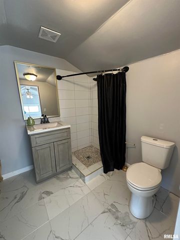 2116 N PEORIA Avenue, Peoria, IL 61604