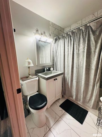 2116 N PEORIA Avenue, Peoria, IL 61604