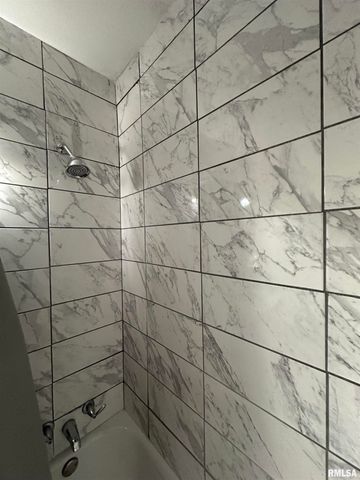 2116 N PEORIA Avenue, Peoria, IL 61604