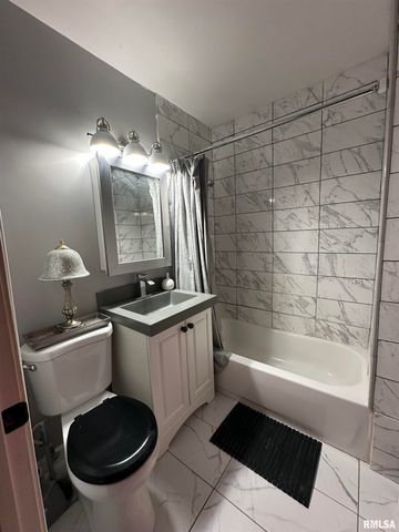 2116 N PEORIA Avenue, Peoria, IL 61604