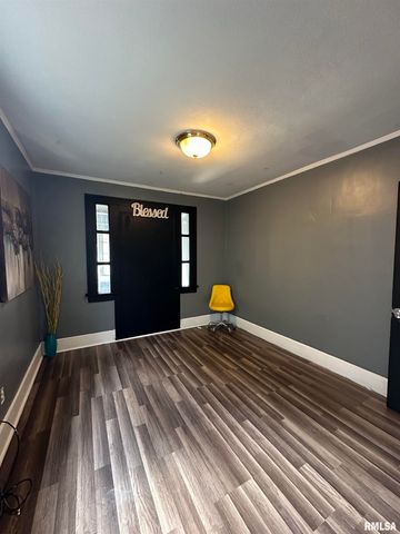 2116 N PEORIA Avenue, Peoria, IL 61604