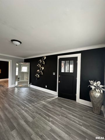 2116 N PEORIA Avenue, Peoria, IL 61604