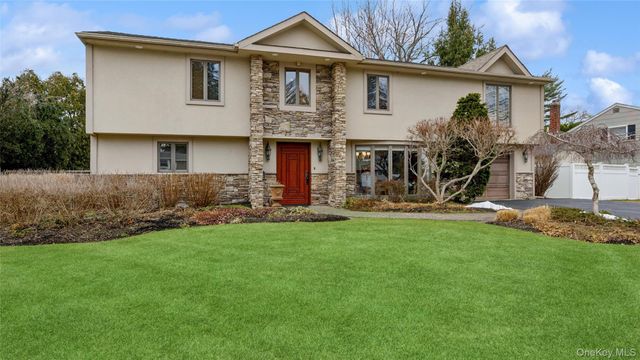 17 Dover Lane, Old Bethpage, NY 11804