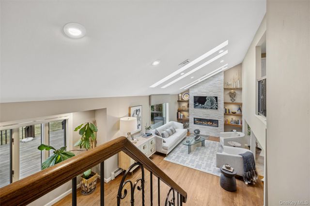 17 Dover Lane, Old Bethpage, NY 11804