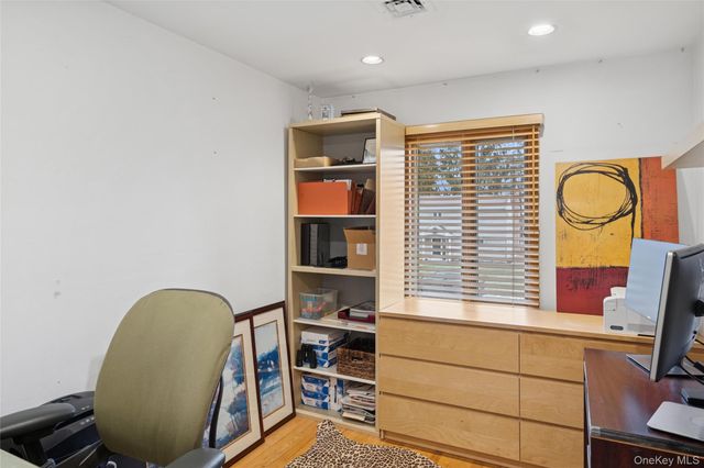 17 Dover Lane, Old Bethpage, NY 11804