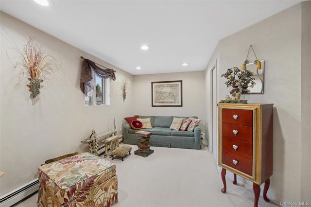 17 Dover Lane, Old Bethpage, NY 11804