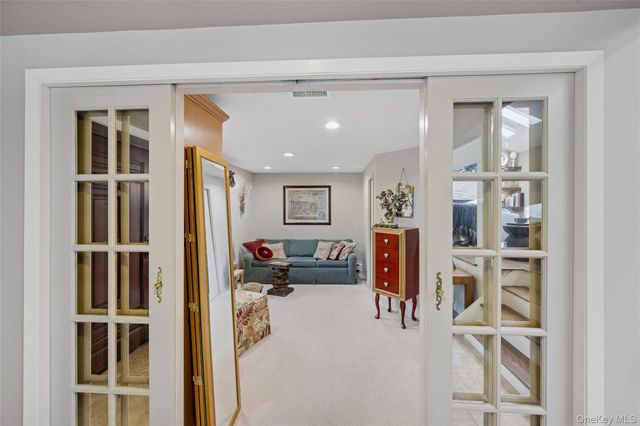 17 Dover Lane, Old Bethpage, NY 11804