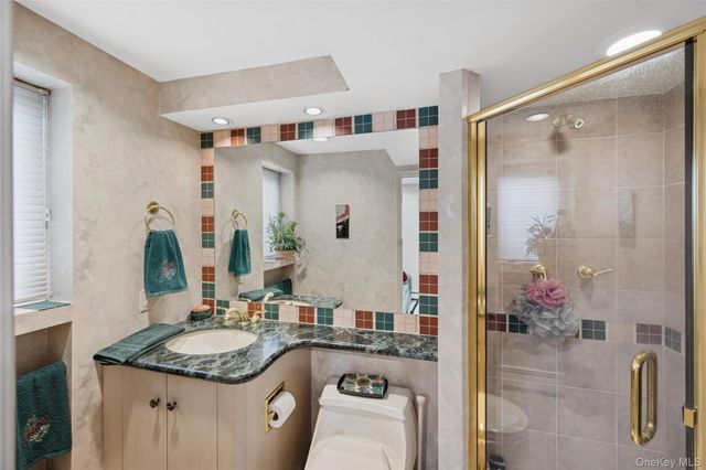 17 Dover Lane, Old Bethpage, NY 11804