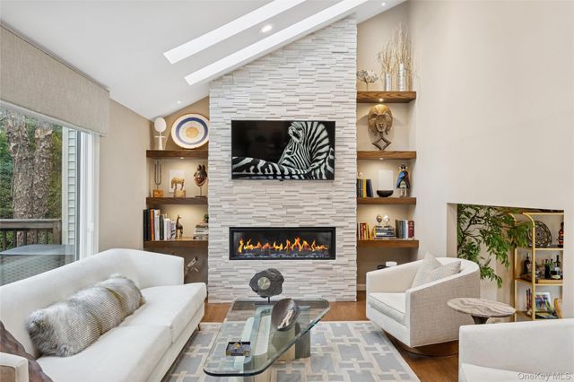 17 Dover Lane, Old Bethpage, NY 11804