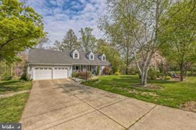 11 W SPRUCE, Moorestown, NJ 08057