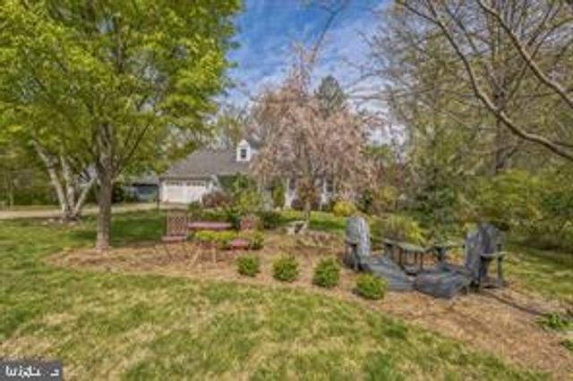 11 W SPRUCE, Moorestown, NJ 08057