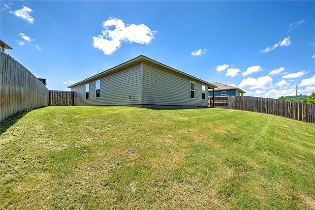1223 E Sparrow Circle, Fayetteville, AR 72701