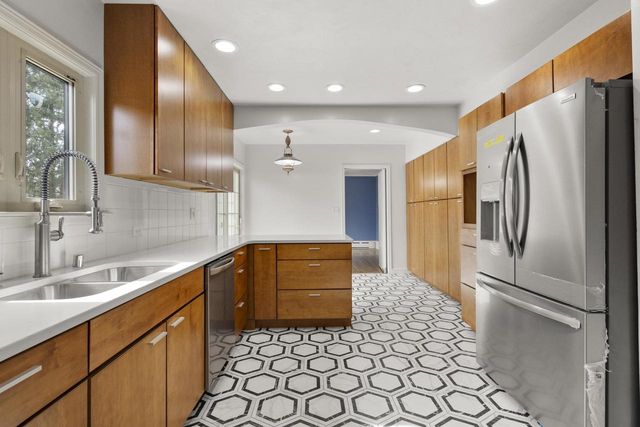 1203 HEWITT STREET, Neenah, WI 54956