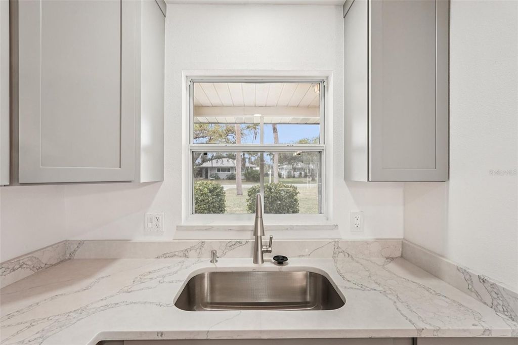 Image 14 of property listing at 342 SHORE DRIVE, Ellenton, FL 34222