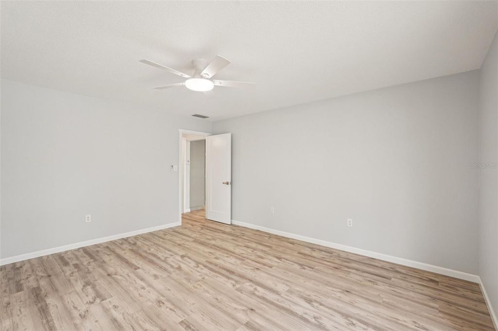 Image 19 of property listing at 342 SHORE DRIVE, Ellenton, FL 34222