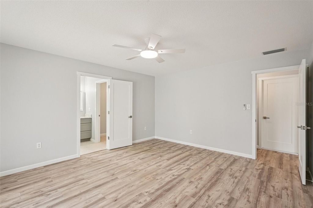 Image 20 of property listing at 342 SHORE DRIVE, Ellenton, FL 34222