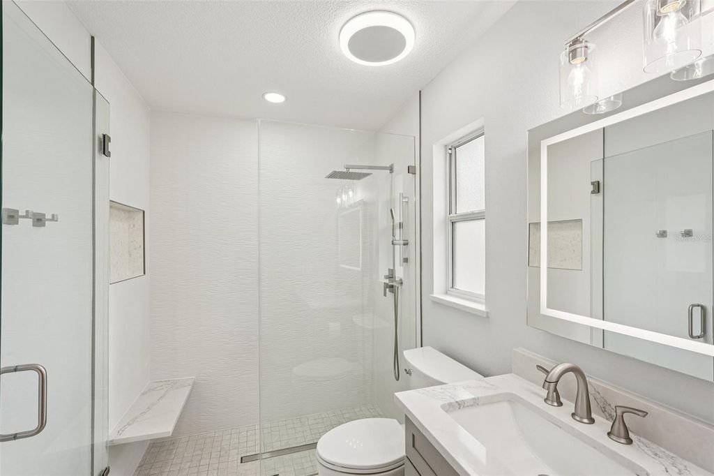 Image 22 of property listing at 342 SHORE DRIVE, Ellenton, FL 34222