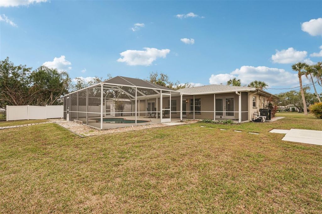 Image 38 of property listing at 342 SHORE DRIVE, Ellenton, FL 34222