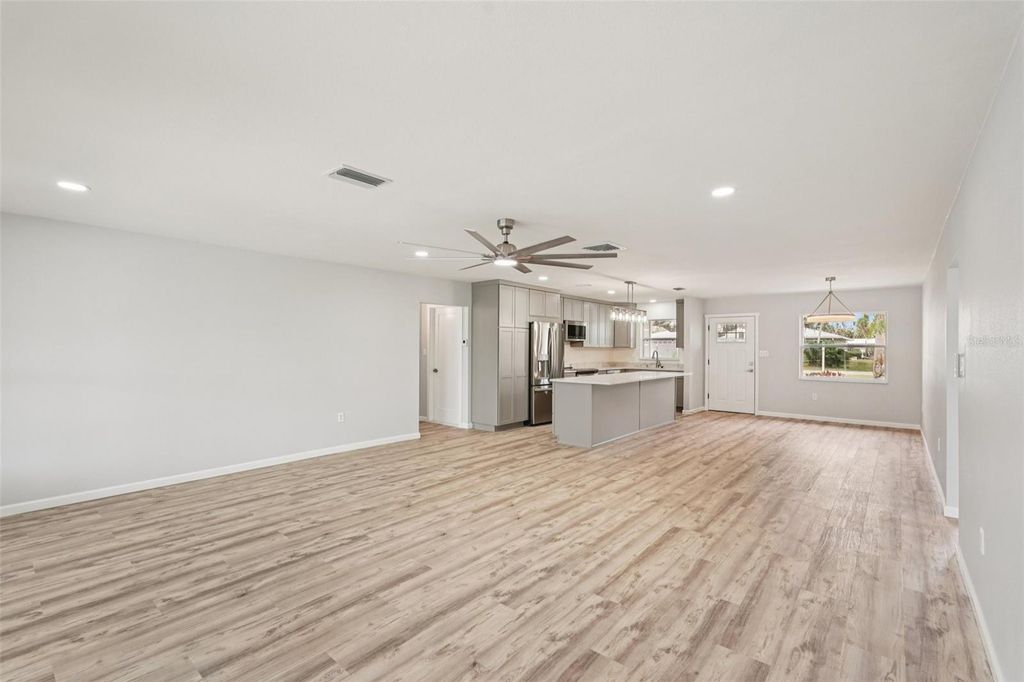 Image 5 of property listing at 342 SHORE DRIVE, Ellenton, FL 34222