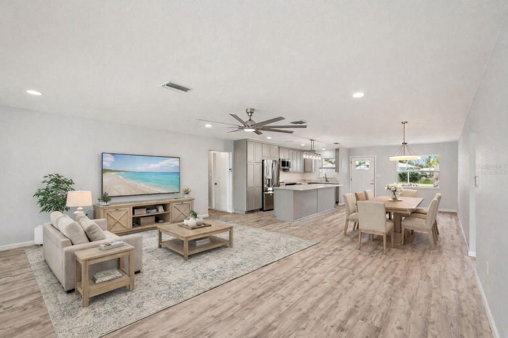 Image 6 of property listing at 342 SHORE DRIVE, Ellenton, FL 34222