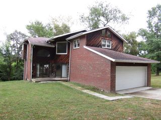 540 Lisa Dr, West Mifflin, PA 15122