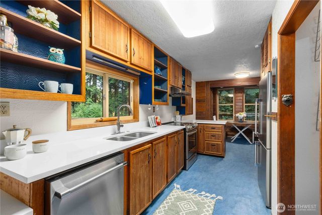 1350 SW Berry Lake Road, Port Orchard, WA 98367